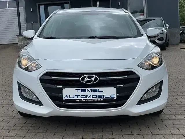 Second-hand Hyundai i30 Style 136 CP (100 kW) 2015 Alb Break