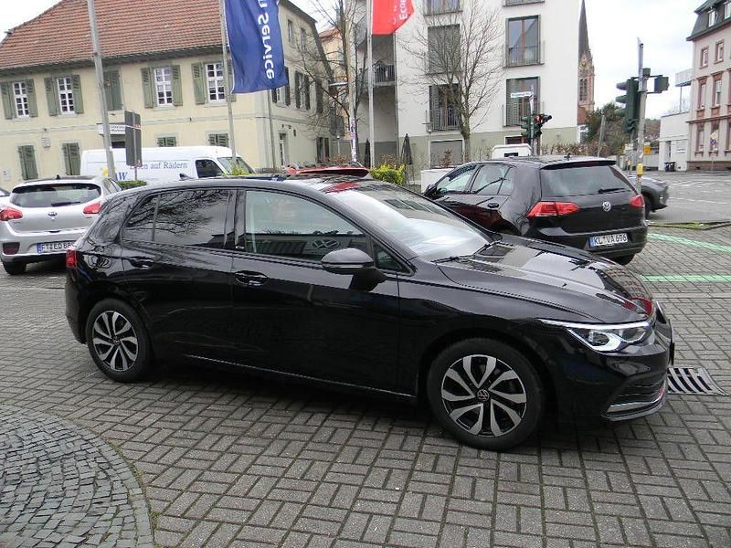 Gebraucht VW Golf VIII Active 150 PS (110 kW) 2022 Schwarz Limousine