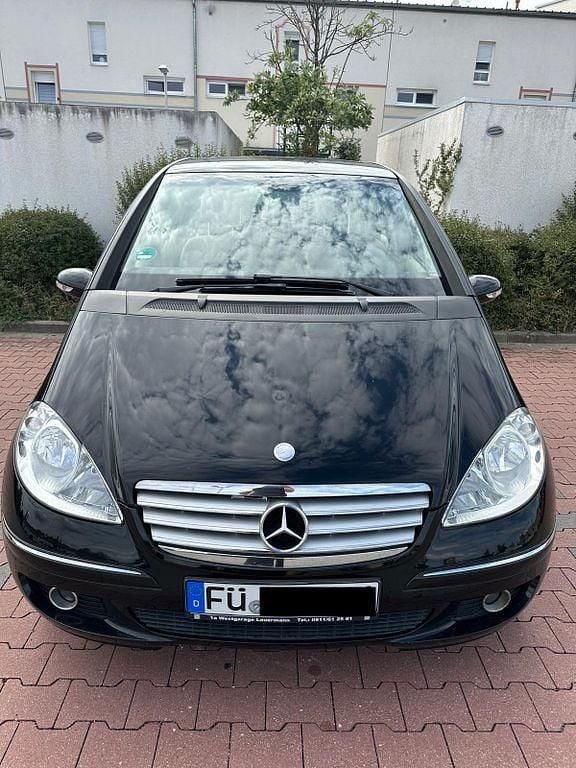 Schwarz Gebraucht 2004 Mercedes A200 Elegance Van / Kleinbus | 1.499 € (Fairer Preis) - Bild 1/4