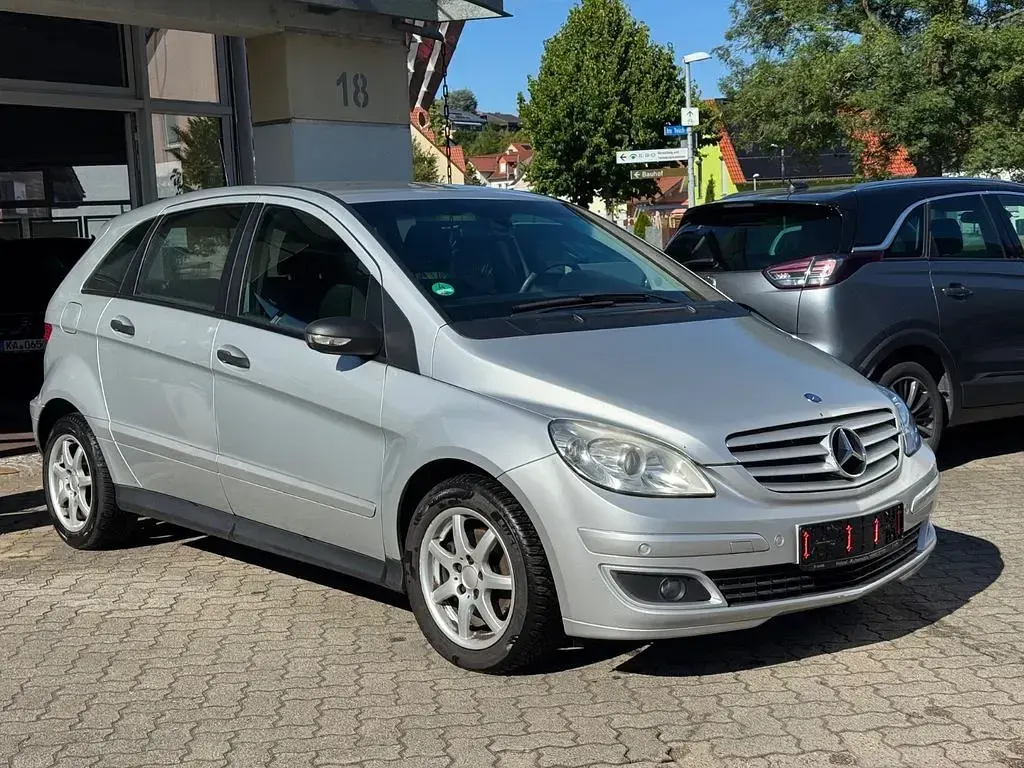 Gebraucht Mercedes B180 109 PS (80 kW) 2008 Silber Van / Kleinbus