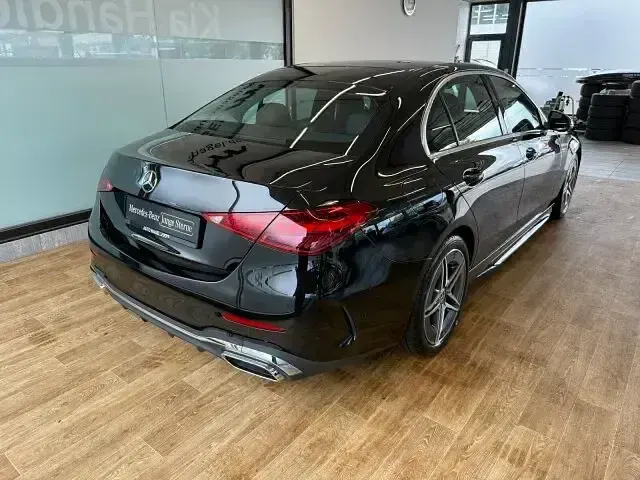 Second-hand Mercedes C220 AMG 197 CP (144 kW) 2025 Negru Berlinǎ