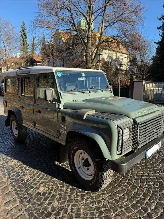 Gebraucht Land Rover Defender 122 PS (89 kW) 2008 Grün Kombi