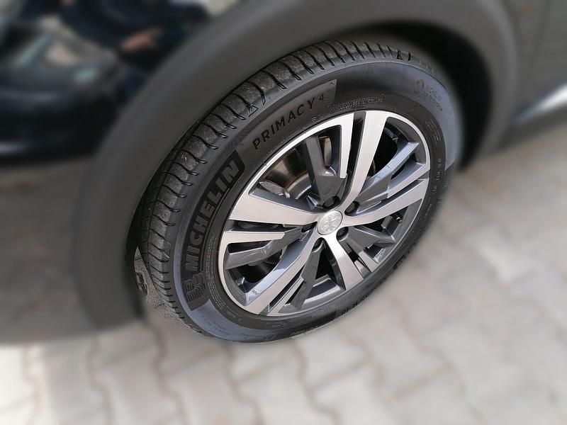 Gebraucht Peugeot 3008 Allure 299 PS (219 kW) 2021 Metfa schwarz perla Limousine