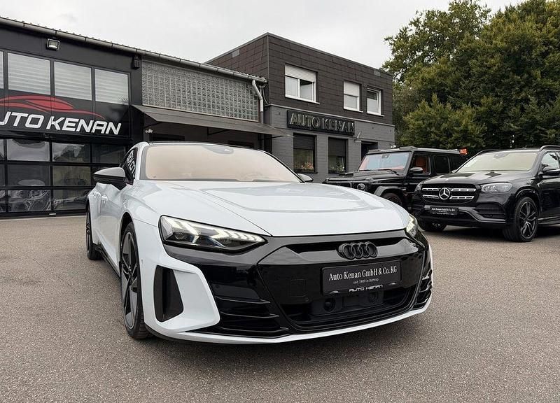 Suzukagrau (metallic) Gebraucht 2022 Audi RS e-tron GT Ambiente Limousine | 58.880 € (Teuer) - Bild 1/4