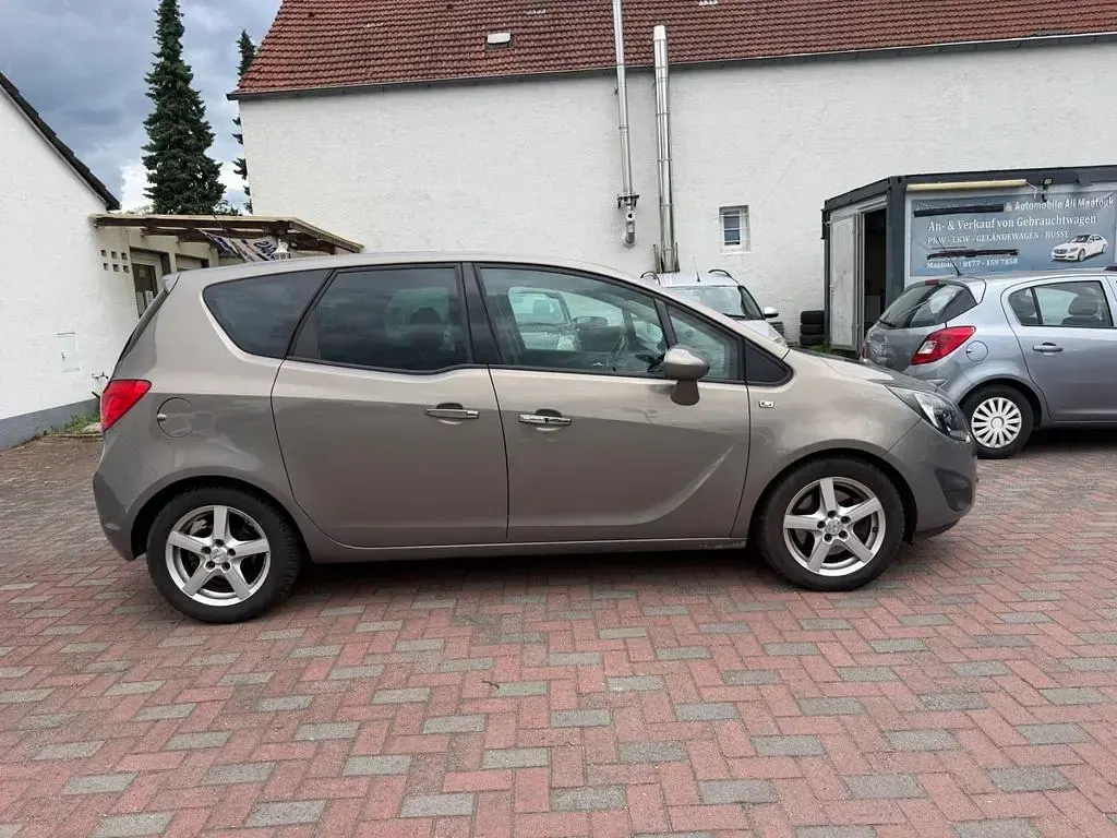 Gebraucht Opel Meriva Innovation 131 PS (96 kW) 2012 Braun Van / Kleinbus