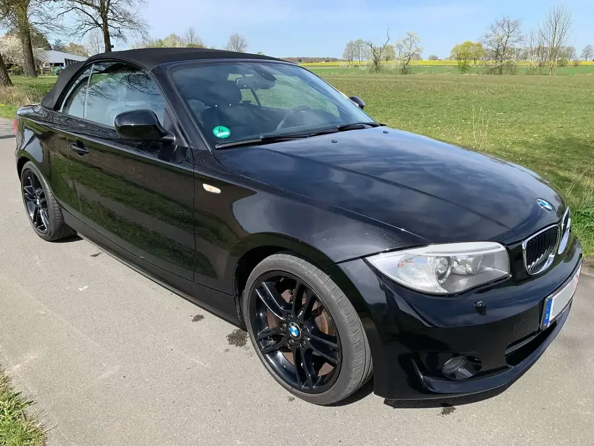 Gebraucht BMW 118 Cabriolet 143 PS (105 kW) 2012 Black sapphire metallic Cabrio