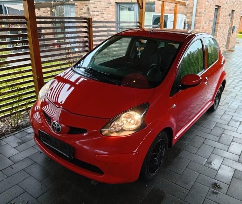 Rot Gebraucht 2009 Toyota Aygo Cool Kleinwagen | 1.550 € (Guter Preis) - Bild 1/4