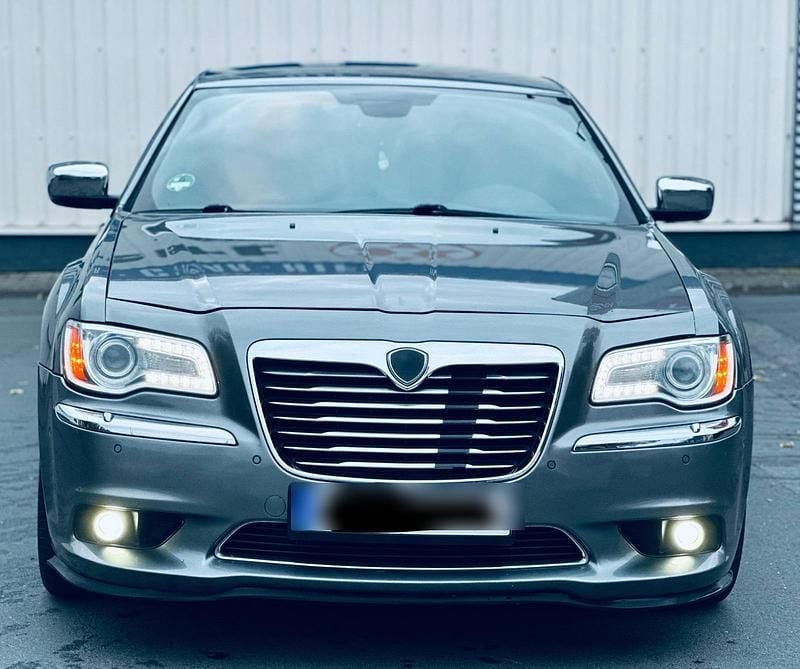 Grau Gebraucht 2012 Lancia Thema Limousine | 5.900 € (Superpreis) - Bild 1/4