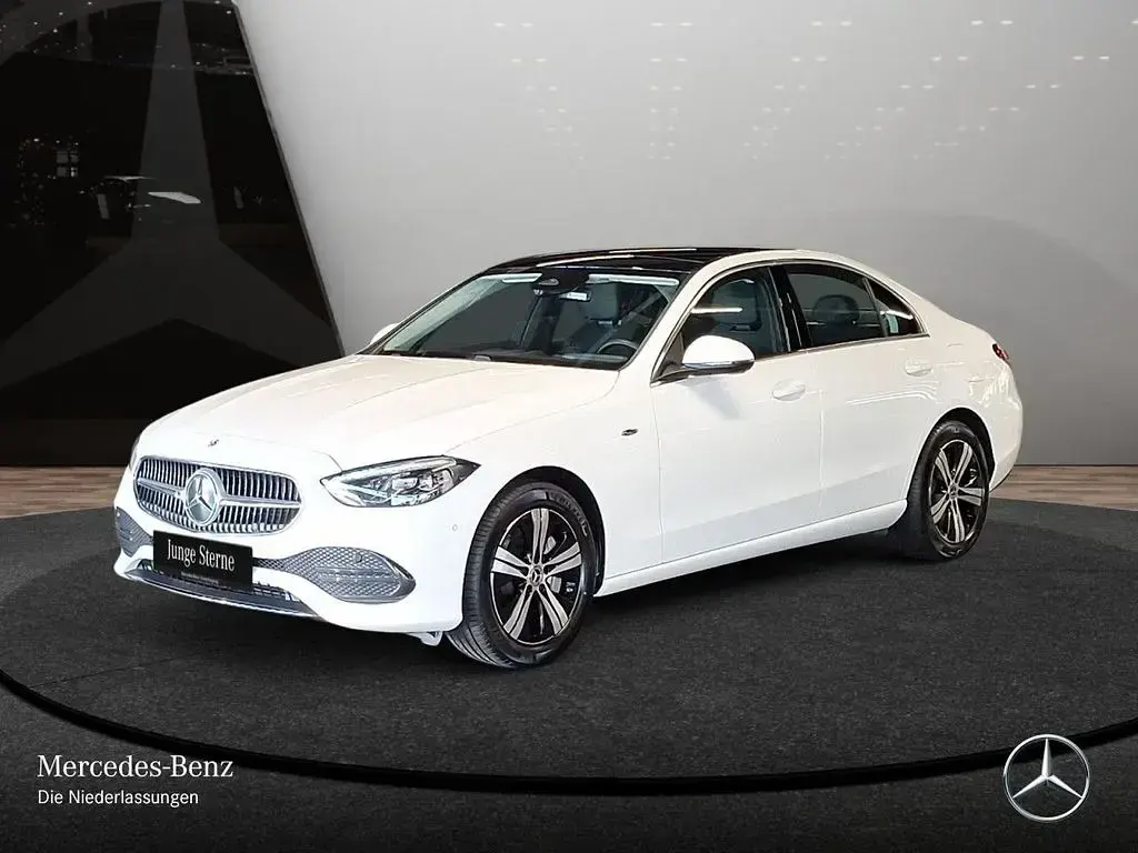 Gebraucht Mercedes C300e Avantgarde 204 PS (150 kW) 2025 Weiß Limousine