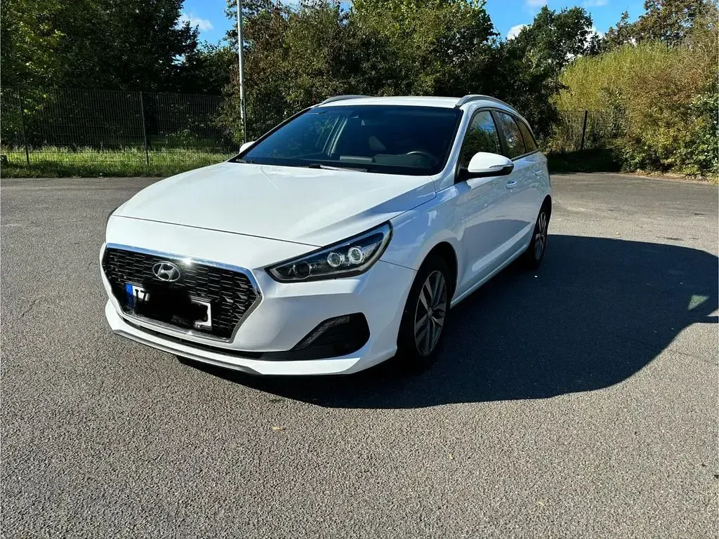 Gebraucht Hyundai i30 Style 140 PS (102 kW) 2019 Weiß Limousine