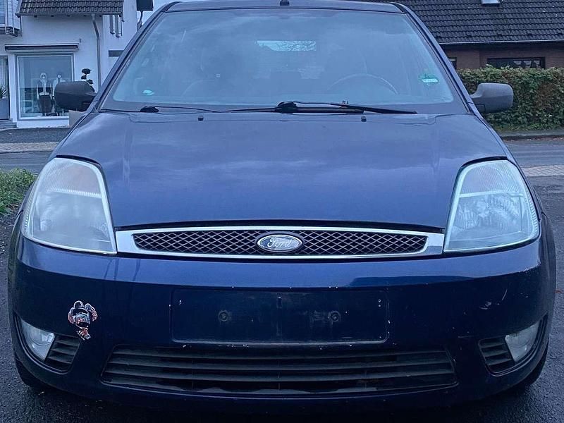 Usata Ford Fiesta Trend 80 CV (58 kW) 2003 Blu Utilitaria