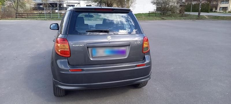 Gebraucht Suzuki SX4 107 PS (78 kW) 2010 Grau Limousine