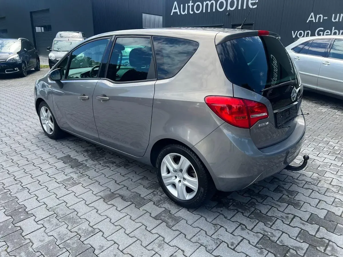 Gebraucht Opel Meriva Design Edition 110 PS (80 kW) 2011 Braun Van / Kleinbus
