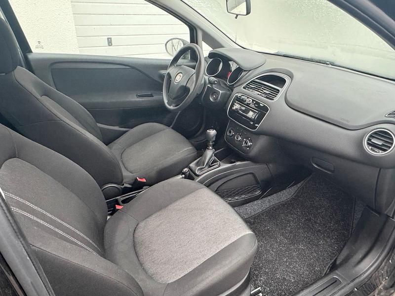 Gebraucht Fiat Grande Punto 69 PS (50 kW) 2015 Schwarz Kleinwagen