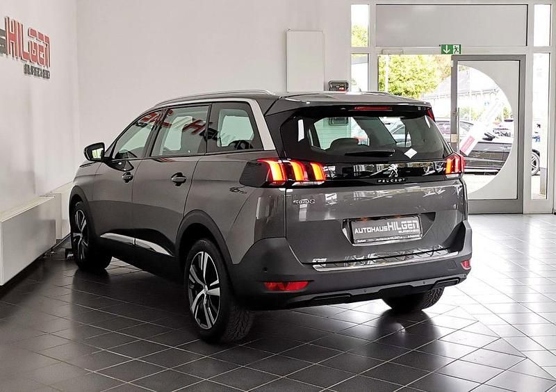Gebraucht Peugeot 5008 Allure 177 PS (130 kW) 2020 Grau Van / Kleinbus