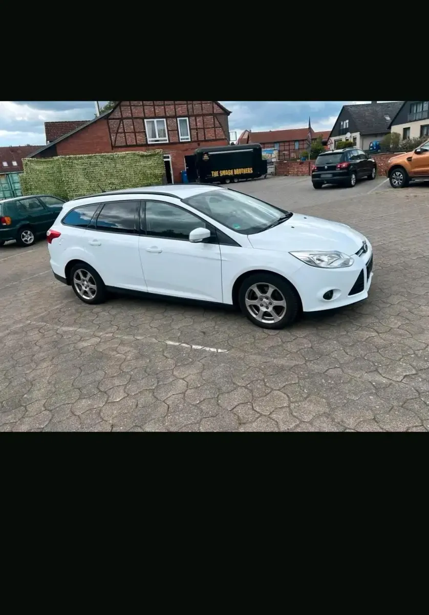 Gebraucht Ford Focus 140 PS (102 kW) 2014 Weiß Kombi