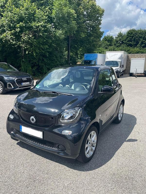 Schwarz Gebraucht 2015 Smart ForTwo Coupé Passion Coupé | 9.989 € (Fairer Preis) - Bild 1/4