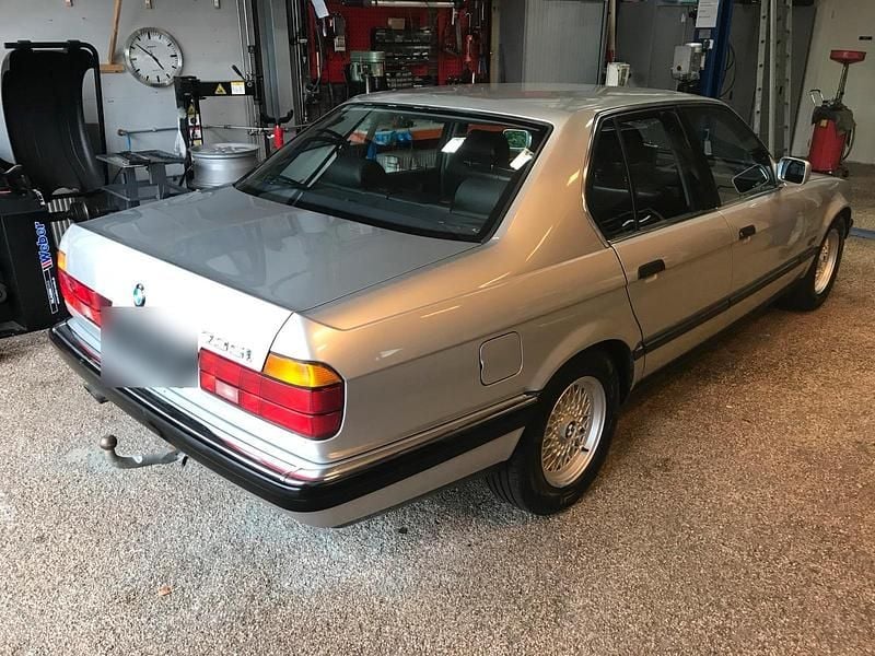 Second-hand BMW 735 218 CP (160 kW) 1992 Argintiu Berlinǎ