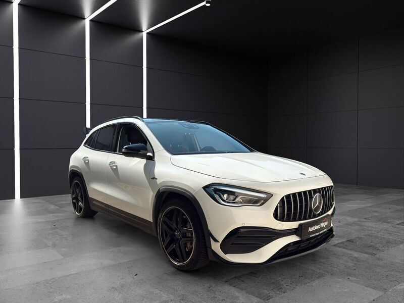 Weiß Gebraucht 2020 Mercedes GLA35 AMG AMG SUV | 42.999 € (Teuer) - Bild 1/4