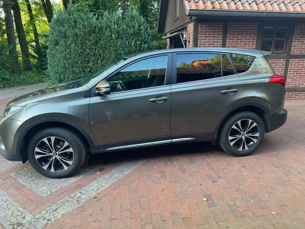 Gebraucht Toyota RAV4 Edition 150 PS (110 kW) 2014 Braun SUV