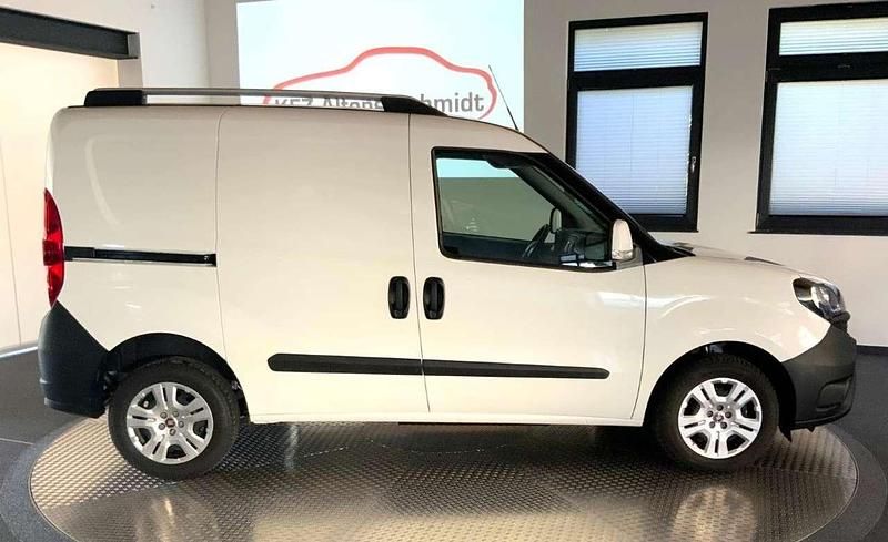 Gebraucht Fiat Doblò 101 PS (74 kW) 2022 Colore esterno (weiß) Van / Kleinbus