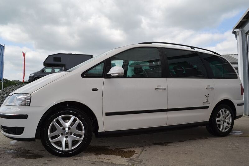 Weiß Gebraucht 2009 VW Sharan United Van / Kleinbus | 5.900 € (Teuer) - Bild 1/4