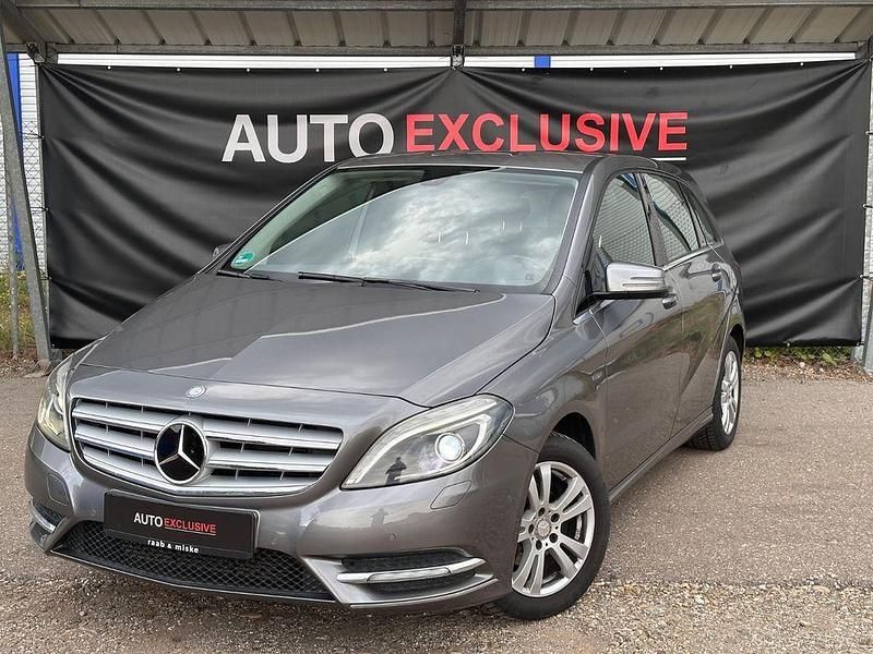 Gebraucht Mercedes B180 122 PS (89 kW) 2011 Grau Van / Kleinbus
