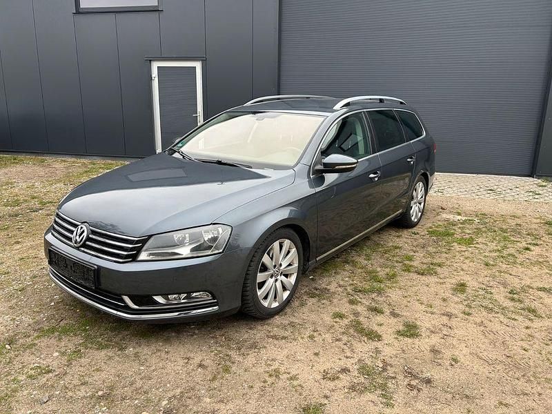 Gebraucht VW Passat Highline 122 PS (89 kW) 2012 Grau Kombi
