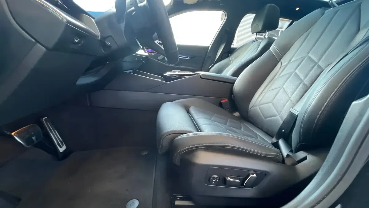 Second-hand BMW 520 Comfort Edition 190 CP (139 kW) 2025 Negru Break