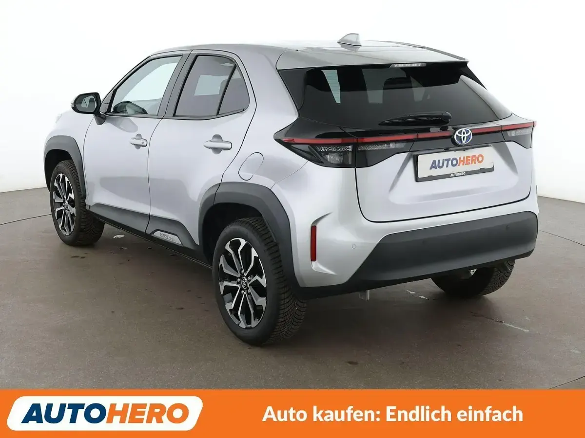 Gebraucht Toyota Yaris Cross Team 116 PS (85 kW) 2023 Silber SUV