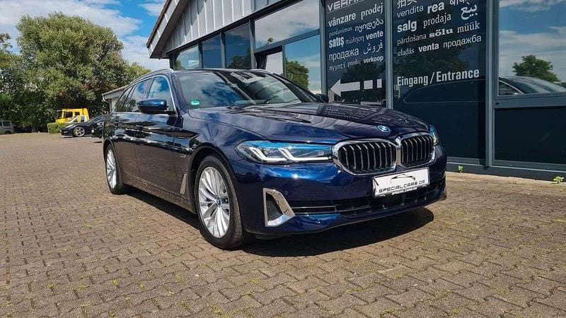 Tansanitblau Gebraucht 2022 BMW 530e Luxury Line Kombi | 27.990 € (Guter Preis) - Bild 1/4