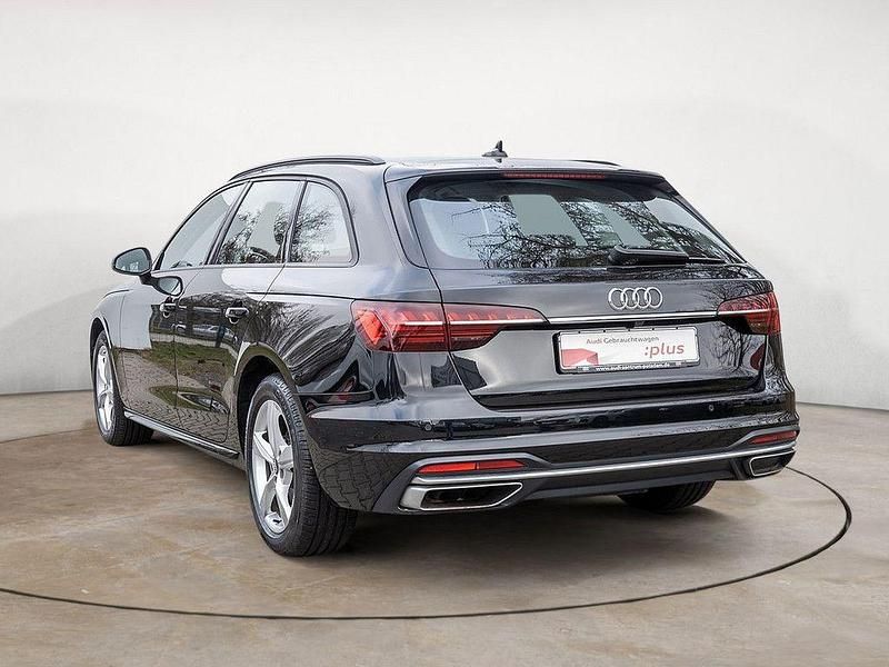 Gebraucht Audi A4 Advanced 204 PS (150 kW) 2022 Mythosschwarz metallic Kombi
