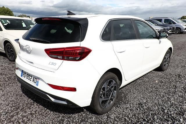 Serenity white perleffekt serenity white perleffekt Gebraucht 2024 Hyundai i30 Advantage Limousine | 23.658 € (Guter Preis) - Bild 1/4