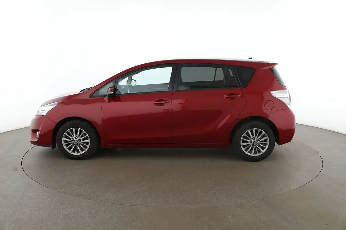 Gebraucht Toyota Verso Edition-S 147 PS (108 kW) 2017 Rot Van / Kleinbus