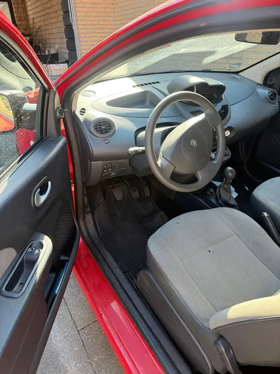 Second-hand Renault Twingo 60 CP (44 kW) 2011 Roșu Hatchback