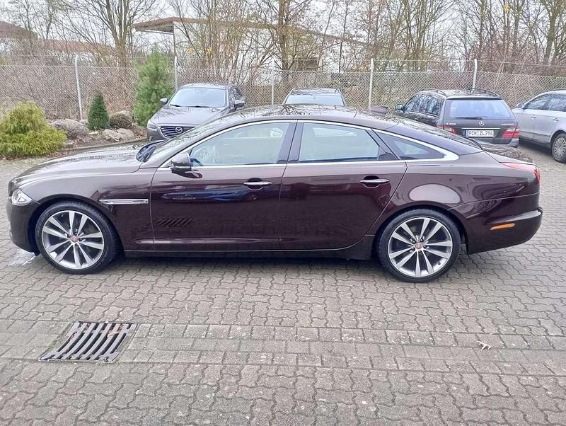 Gebraucht Jaguar XJ Premium Luxury 300 PS (220 kW) 2018 Aurora redjbc2205 Limousine
