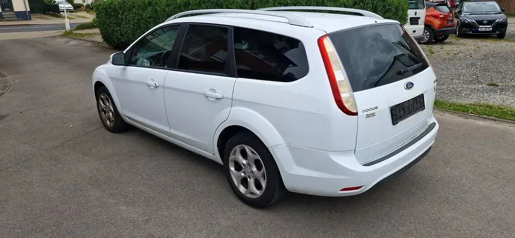 Gebraucht Ford Focus Style 109 PS (80 kW) 2009 Weiß Limousine