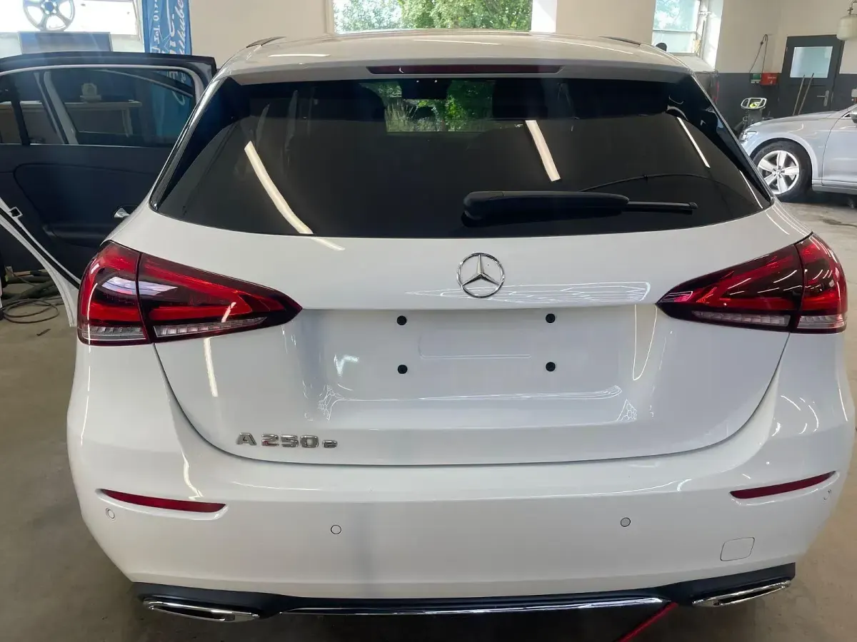 Gebraucht Mercedes A250 Progressive 160 PS (117 kW) 2021 Weiß Limousine