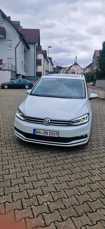 Weiß Gebraucht 2020 VW Touran Van / Kleinbus | 20.500 € (Guter Preis) - Bild 1/4