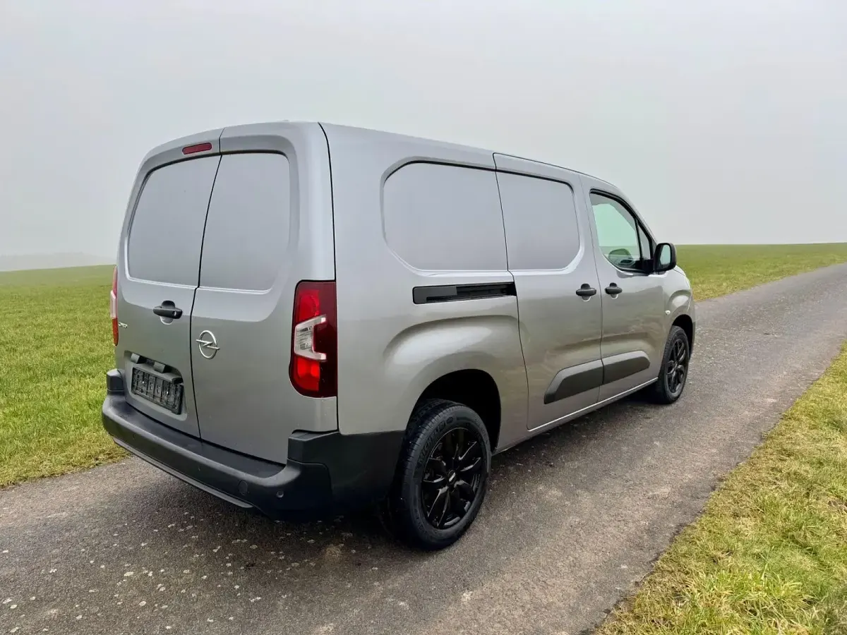 Używany Opel Combo 131 KM (96 kW) 2022 Szary Minivan
