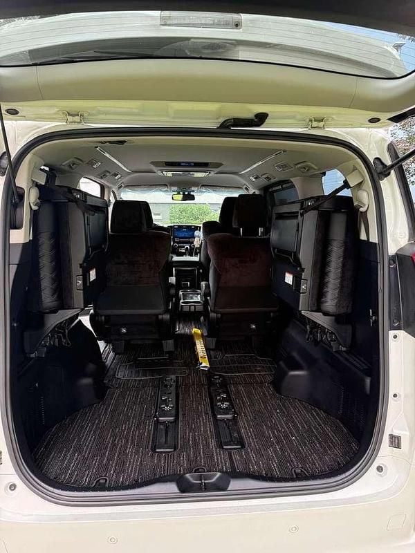 Weiß Gebraucht 2015 Toyota Alphard Van / Kleinbus | 46.999 € - Bild 1/4