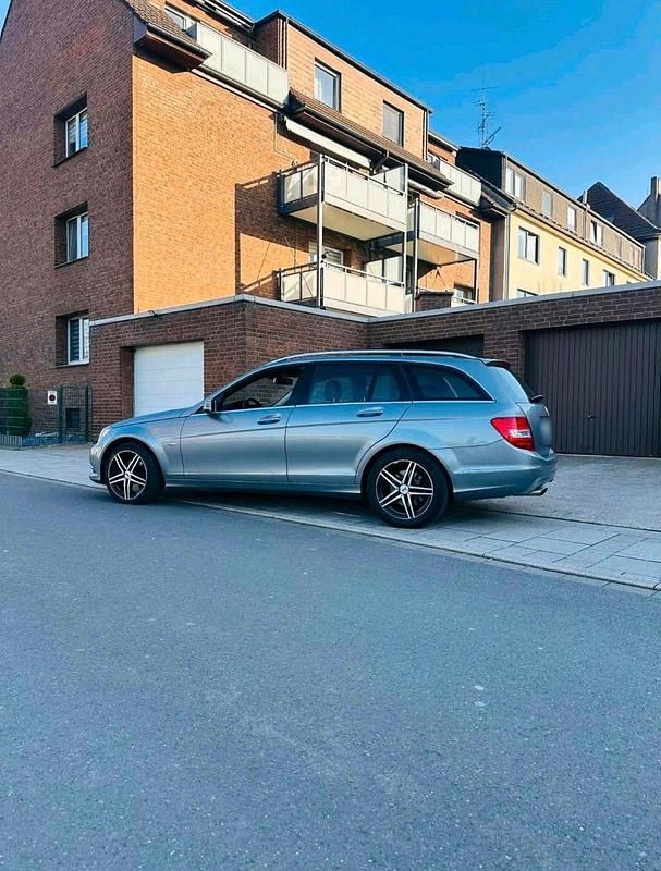 Gebraucht Mercedes C300 231 PS (169 kW) 2012 Grau Kombi