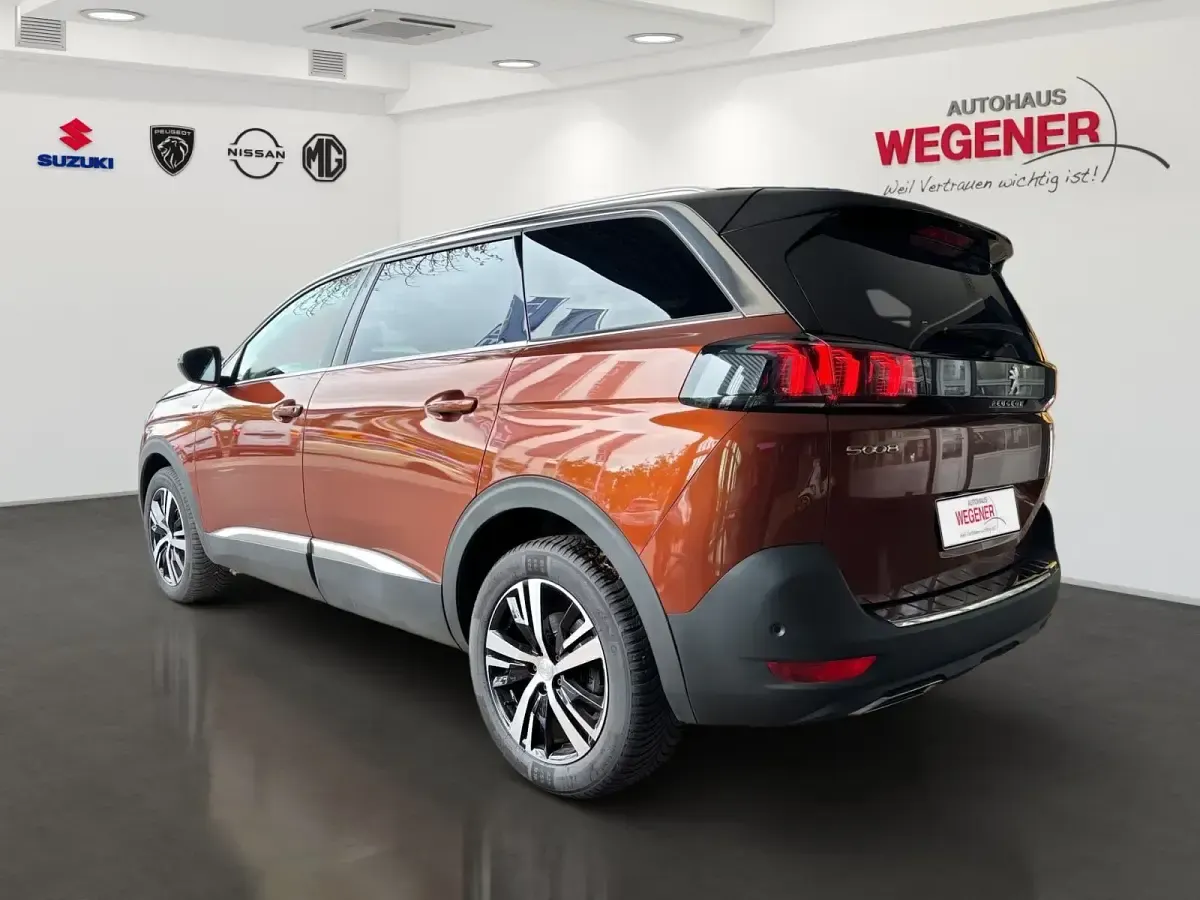 Gebraucht Peugeot 5008 GT 131 PS (96 kW) 2023 Copper braun met. Van / Kleinbus