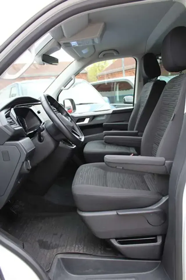 Gebraucht VW Multivan 150 PS (110 kW) 2021 Weiß Van / Kleinbus