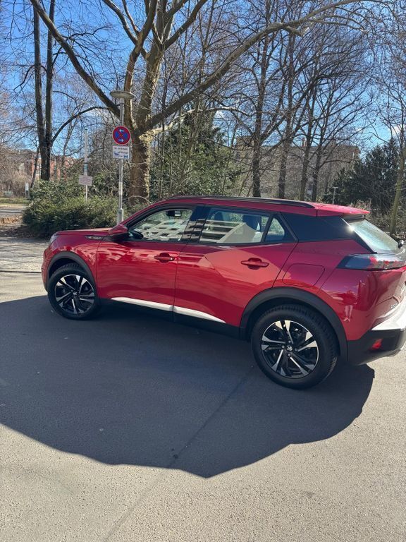 Rot Gebraucht 2020 Peugeot 2008 Active SUV | 13.800 € (Fairer Preis) - Bild 1/3
