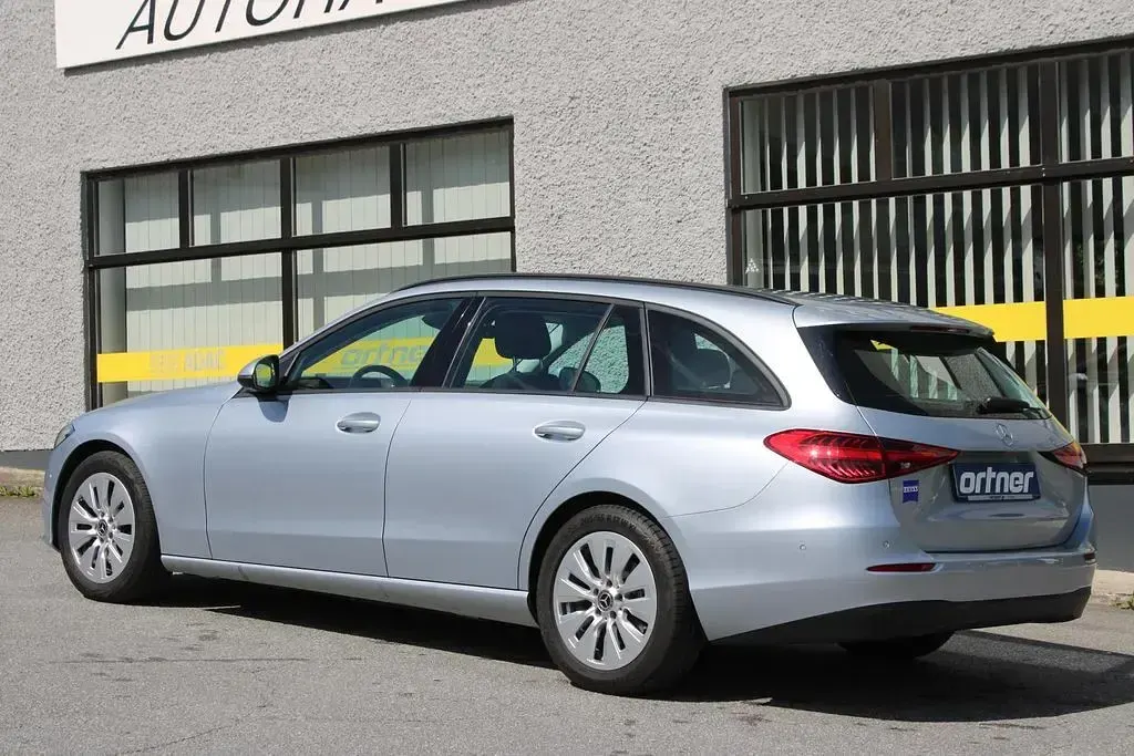 Gebraucht Mercedes C220 200 PS (147 kW) 2022 Silber Limousine