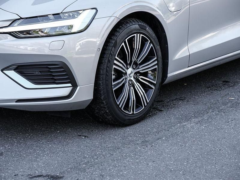 Gebraucht Volvo V60 Plus 455 PS (334 kW) 2025 Silber Kombi