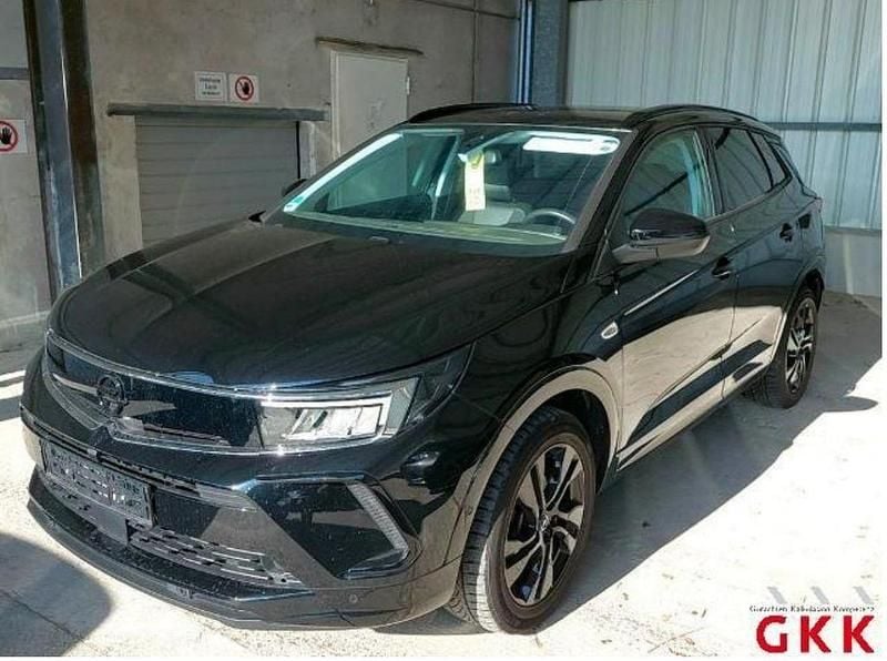 Schwarz lackierung schwarz perla nera/me (metallic) Gebraucht 2023 Opel Grandland X GS Line SUV | 19.980 € (Superpreis) - Bild 1/4