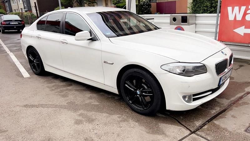 Weiß Gebraucht 2010 BMW 525 Limousine | 7.850 € (Superpreis) - Bild 1/4