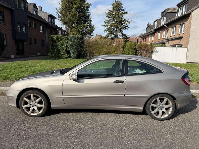 Gebraucht Mercedes CLC180 143 PS (105 kW) 2008 Beige Coupé